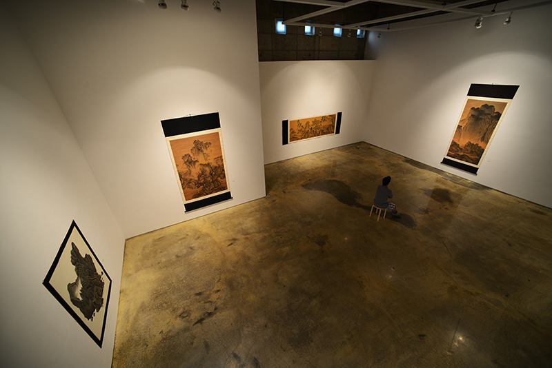 장병언 개인전 설치 사진